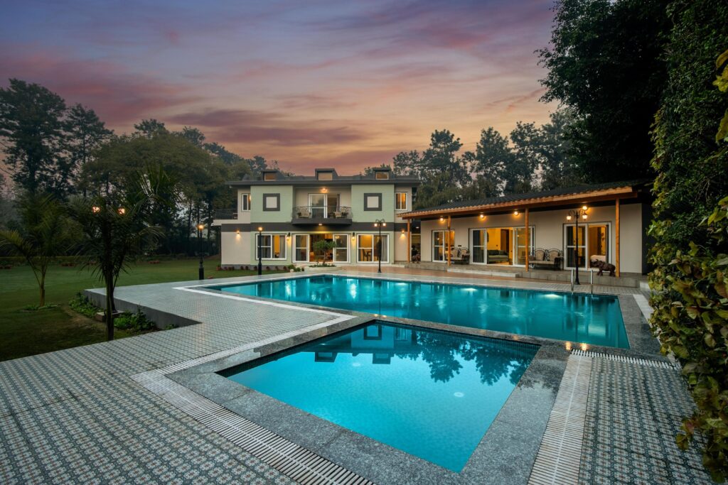 Home OVERFLOW SWIMMING POOL