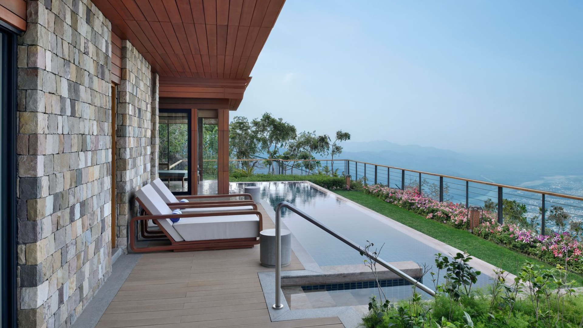 ROOFTOP POOL